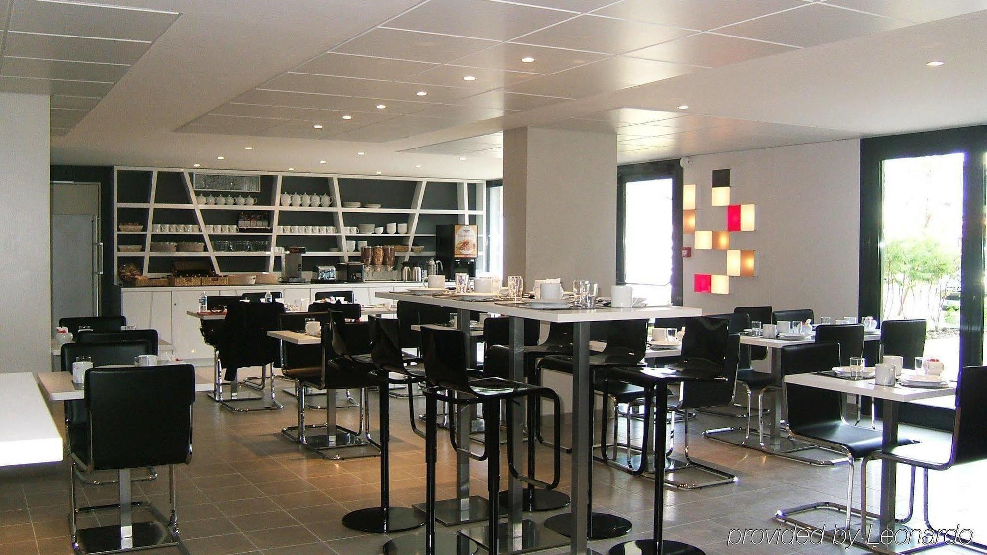 Residhome Carrieres La Defense Restoran foto